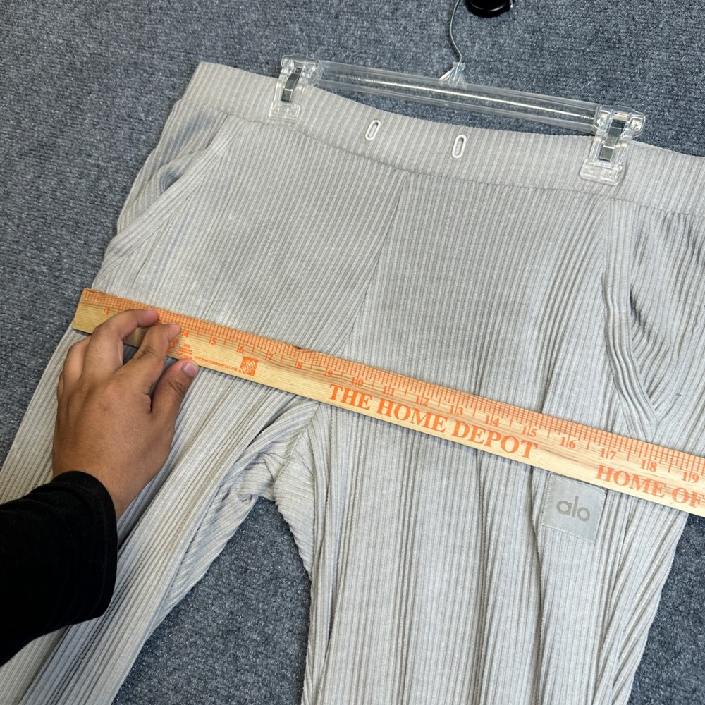 Alo Yoga Muse Ribbed Jogger Pants Womens Medium Bone White Loungewear Athleisure - Picture 11 of 13